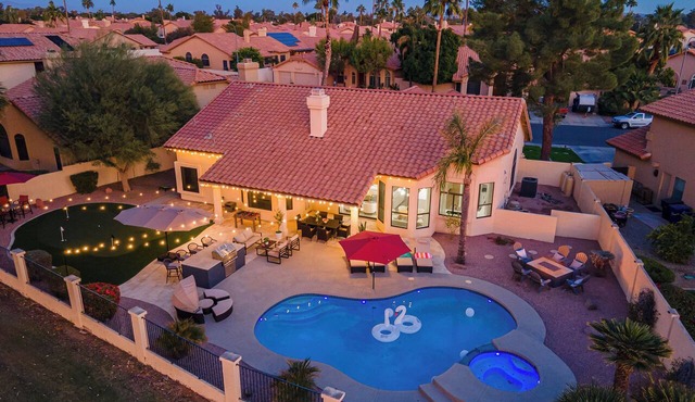 Family Oasis! Free Heated Pool+Spa, Golf+Lake View, BBQ, Putting Green