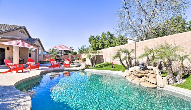 Family Poolside Escape 15 Mi to Dtwn Phoenix!
