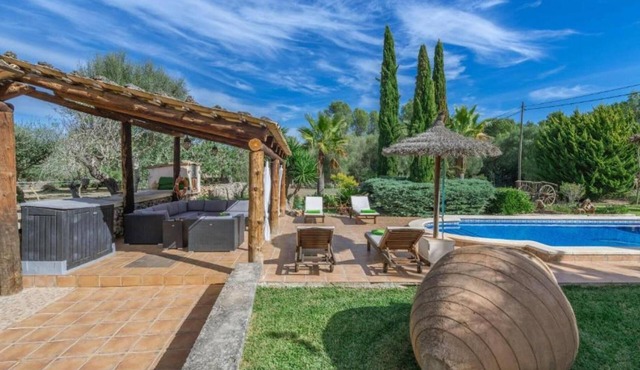Family Retreat in the Heart of the Mediterranean: Welcome to Sencelles!
