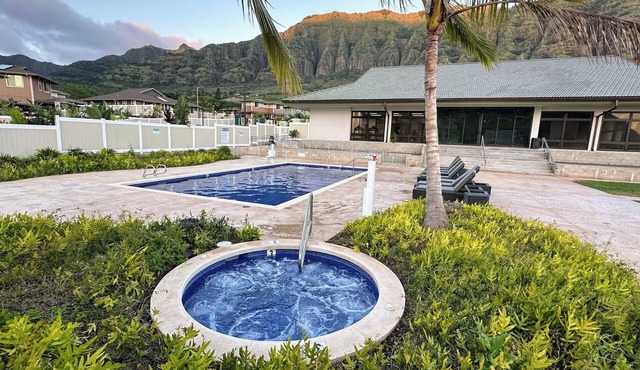 Family Retreat in Mākaha Valley | Sleeps 14 + Beach Gear