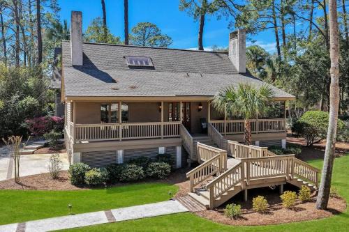 Family Sea Pines Oasis - Walk to Beach Pool Golf