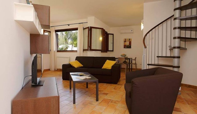 Family Size Villa with Pool by the Sea