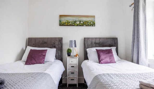 Family Staycation! 2BR City Centre Near High St by Everhome Ltd