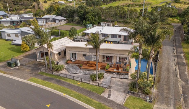 Family Tides Retreat - Whangapoua Holiday Home