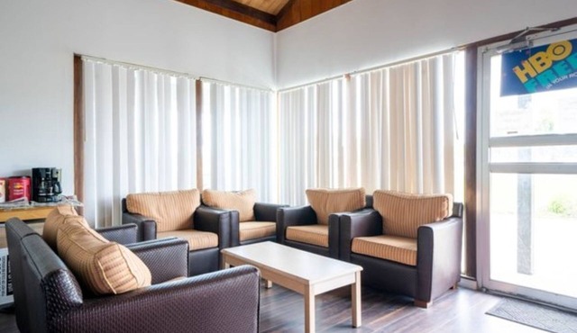 Family Travel Hub: Non-Smoking Room near Downtown Ocala Square