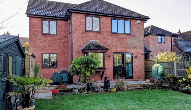 Famous White Horse on the Hill, House to rent in Westbury Wiltshire