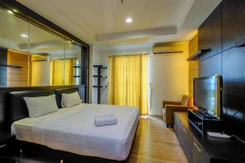Fancy and Classic Studio Room at Bellezza Apartment By Travelio