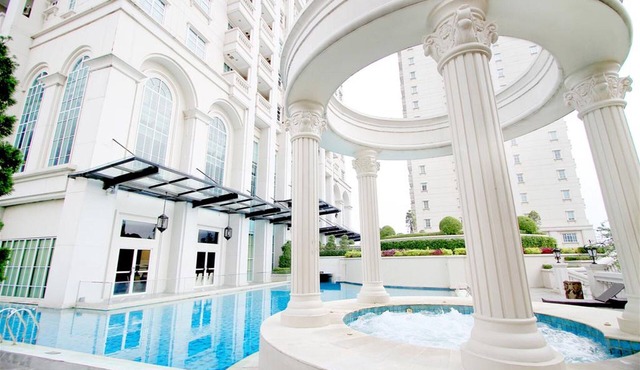 Fancy And Classic Studio Room At Bellezza Apartment