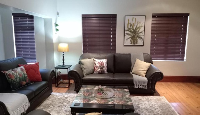 Fancy Pansy 4: Secure Modern 2 bed family home