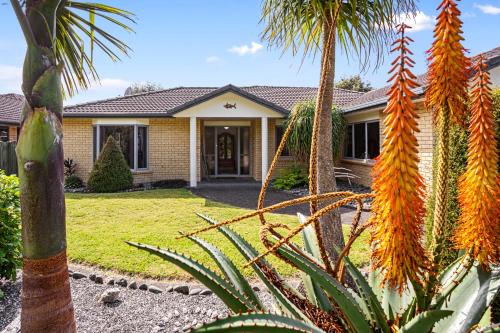 Fantails Roost - Bowentown Holiday Home