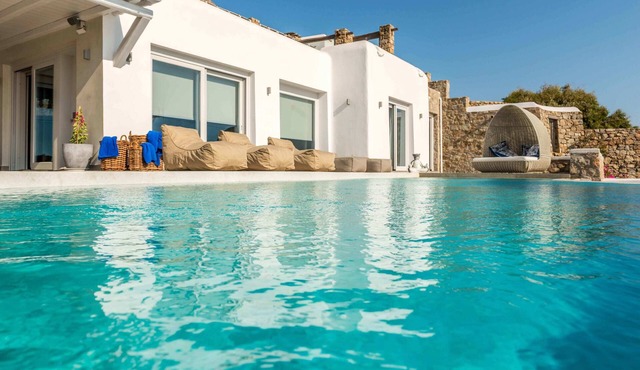 Fantastic 6 Br Villa Located In a Great Location