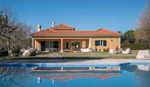 Fantastic Farm with Pool and Exceptional Garden 35 minutes from Lisbon Airport