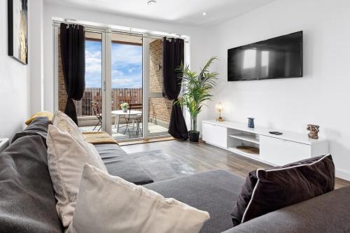 Fantastic 2 bed Flat with view IG11