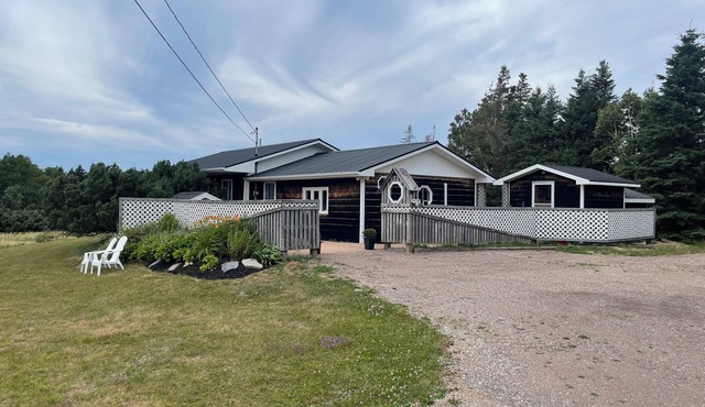 Fantastic 2-bedroom house with AC in charming North Shore PEI