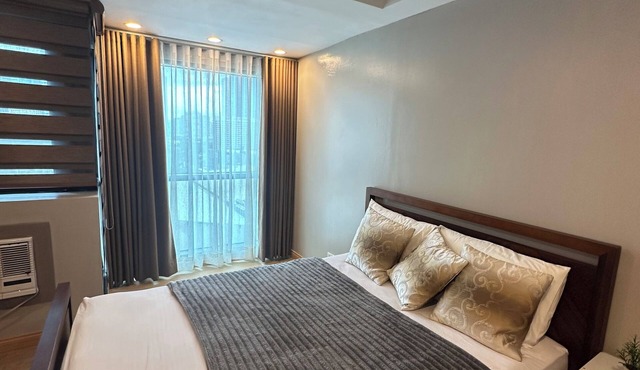 Fantastic 2-bedroom condo with AC IN BSA TWIN TOWER