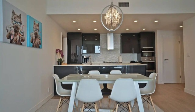 Fantastic 2bdr Penthouse corporate condo in terrific location downtown Vancouver
