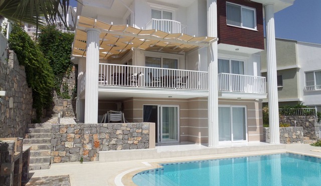 Fantastic 4 Bedroom Villa with Private Pool, Close to the Village of Sarigerme