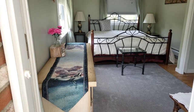 Fantastic 5-bedroom building in cool Ellsworth for your getaway