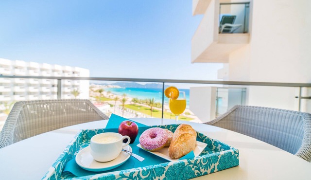 Fantastic 5-storey building with gigantic sea views, 2 bedrooms