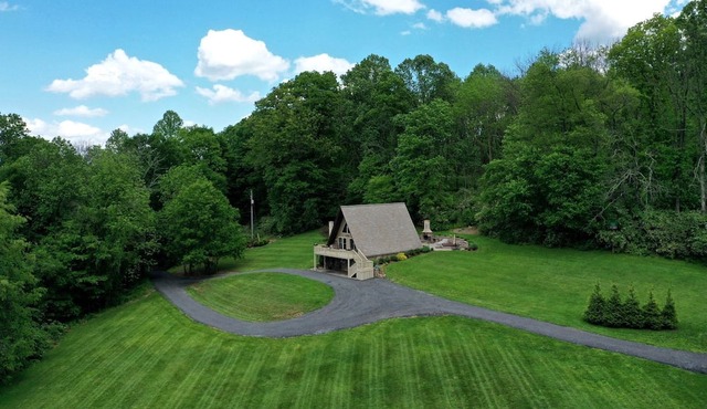 Fantastic A-Frame Cabin for a Couples' Getaway near Robesonia, Pennsylvania