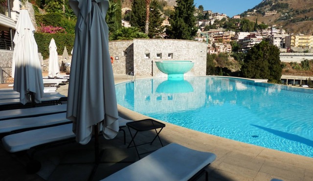 Fantastic apartment, Taormina with swimming pool, 5 minutes from Greek theater