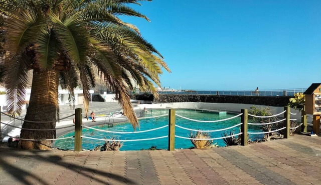 Fantastic apartment with lake view and two pools. 5 min walk to the sea.
