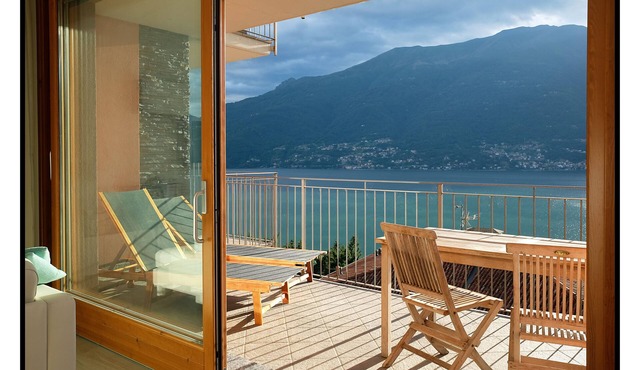 Fantastic apartment with a wonderful panoramic view of Lake Como