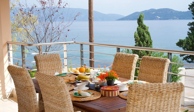 Fantastic beachfront apartments in Karavomylos, Kefalonia, Zoe Apartment