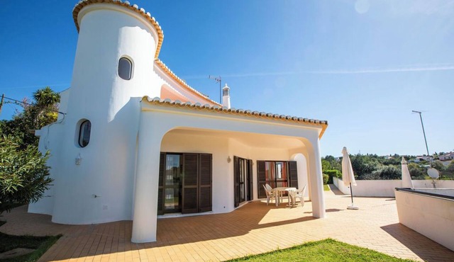 Fantastic breaks in the charming Villa Martinho in Carvoeiro Beach
