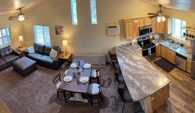 Fantastic cabin retreat for 6 with 2 bathrooms and AC in cozy Heber-Overgaard