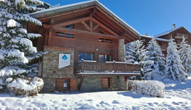 Fantastic Chalet with sauna, 120m From piste in the Three Valleys, Sleeps 12-14