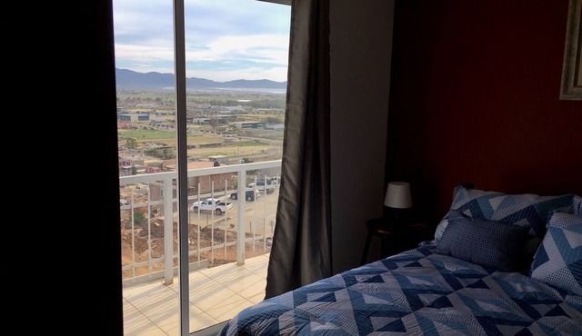 Fantastic Condo #6- 1 mi from the Beach, Great Ocean Views from 4th Floor!