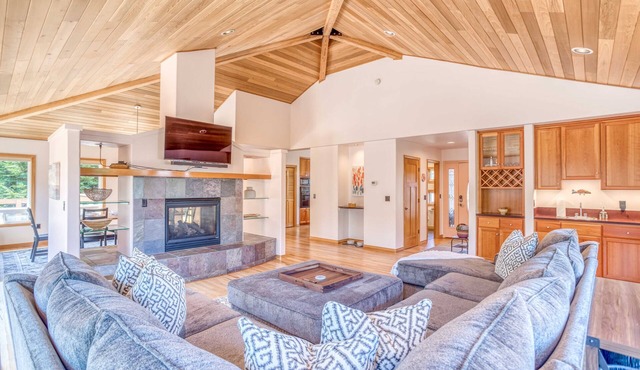 Fantastic Custom Ocean-View Home Near Neskowin has Deck, Spa Tub, Hot Tub!