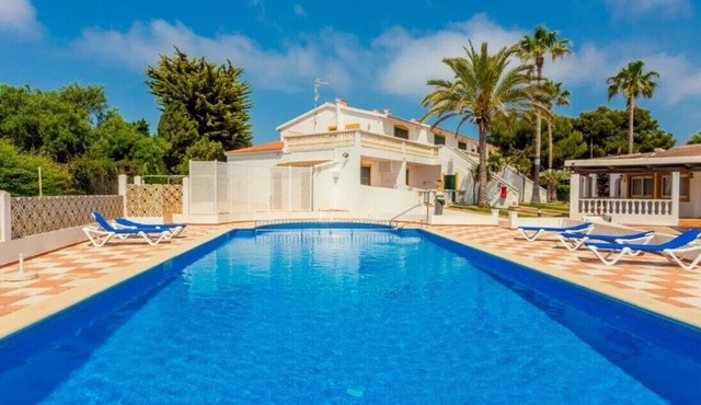 Fantastic Apartment with Pool, Balcony and Wi-Fi