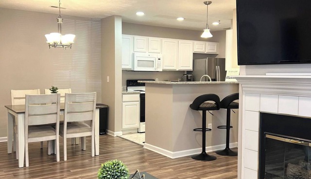 Fantastic Get Away Condo In Strongsville!