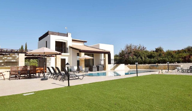 Fantastic golf view Villa Inia 26 on Aphrodite Hills Resort, within walking distance to resort centre