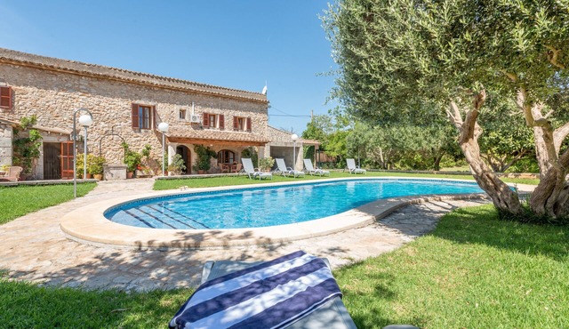 Fantastic Holiday Home “Can Julia” with Mountain View