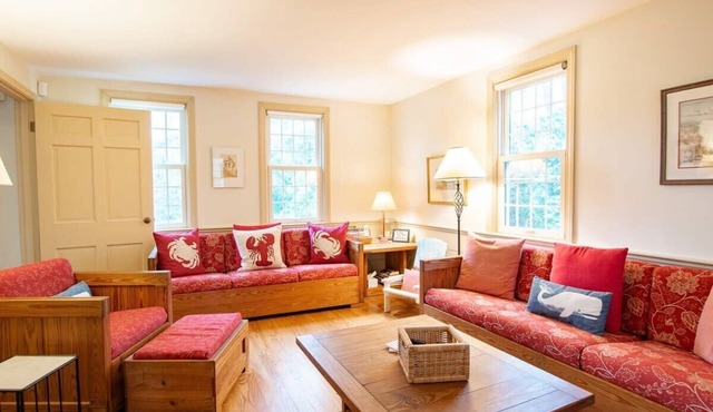 Fantastic Home by Eldridge Park!