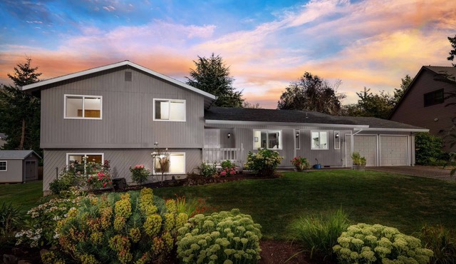 Fantastic Home in Cul-de-sac, Huge Yard, BBQ, New Kitchen, Ping Pong, 10 Miles to Downtown Portland