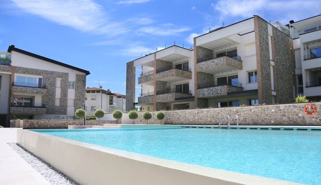 Fantastic apartment in Residence with swimming pool for 4 people in Desenzano