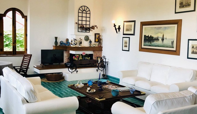 Fantastic seafront villa in front of the sea and the Aeolian Islands