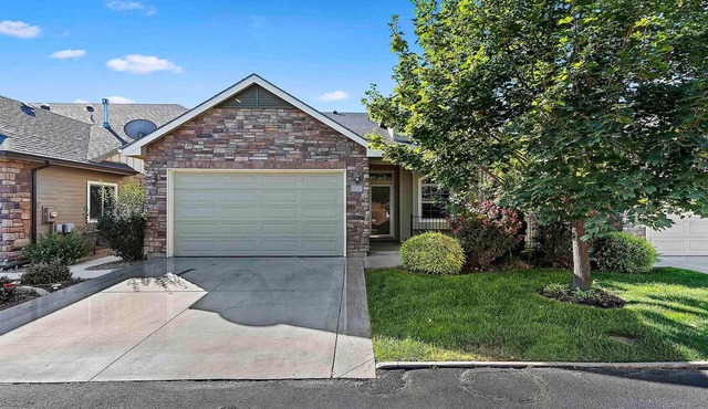 Fantastic Location. Pet-Friendly. Hot-Tub. Free E-bikes. Quiet Neighborhood.