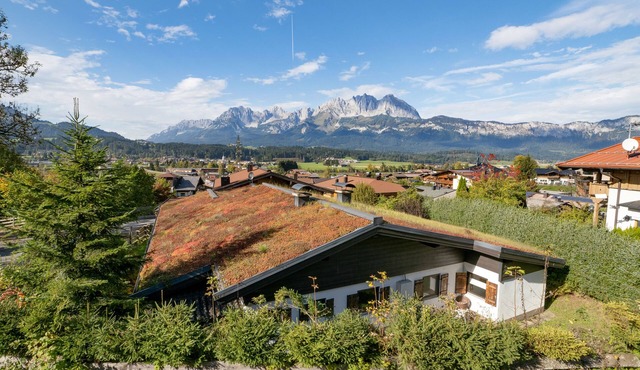 Fantastic mountain view chalet, 10 min to Kitzbühel, ski in ski out, 8 persons