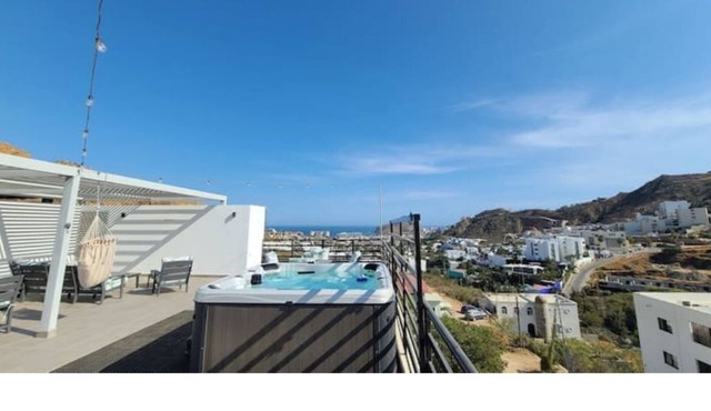 Fantastic Oceanview Penthouse Private deck & Spa