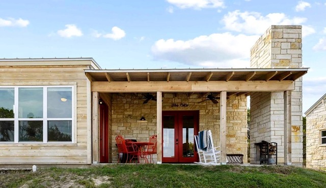 Fantastic Pet-Friendly Cottage with Incredible Views for an Escape to Nature near Austin, Texas