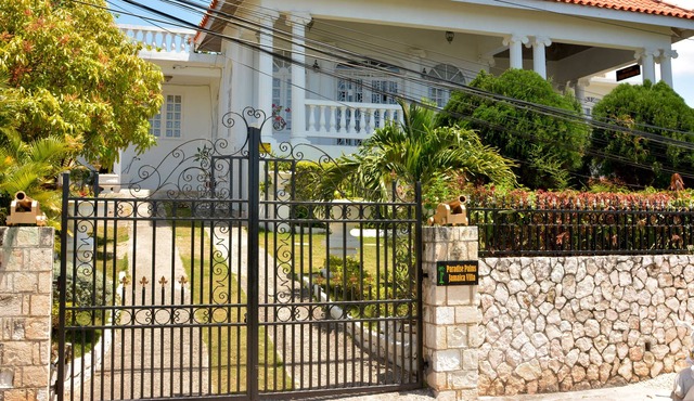 Fantastic self catering Studio near the Hip Strip & Beach in Montego Bay Jamaica