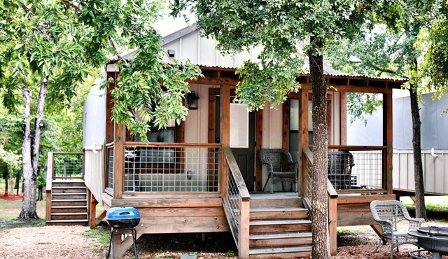 Fantastic Texas Glamping Adventure for Family and Friends: Luxurious Tented Cabin on the Geronimo Creek in Seguin