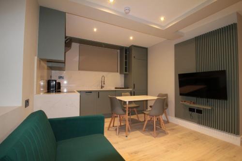 Fantastic two bed Flat With Free Private Parking in Acton