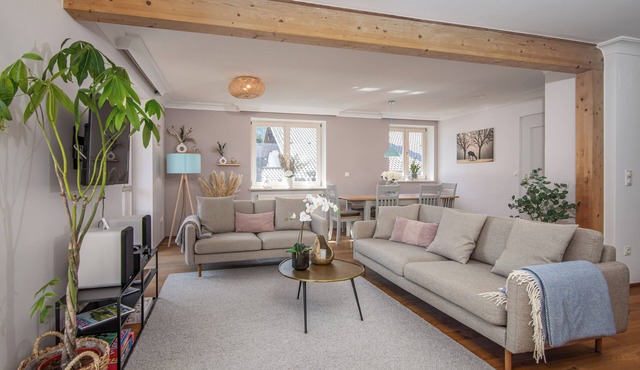 Fantastic vacation apartment with mountain views & sauna near the lake for up to 6 people