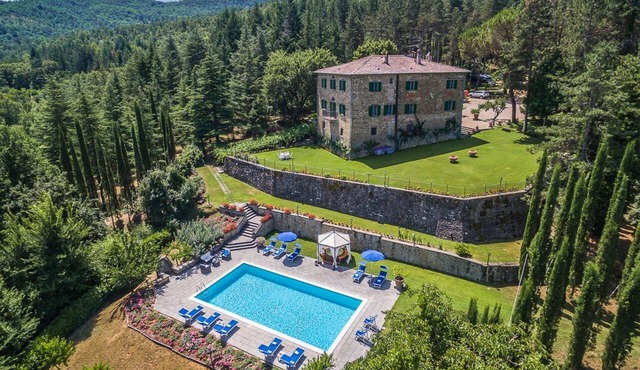 Fantastic Villa for 12 People with private pool and views